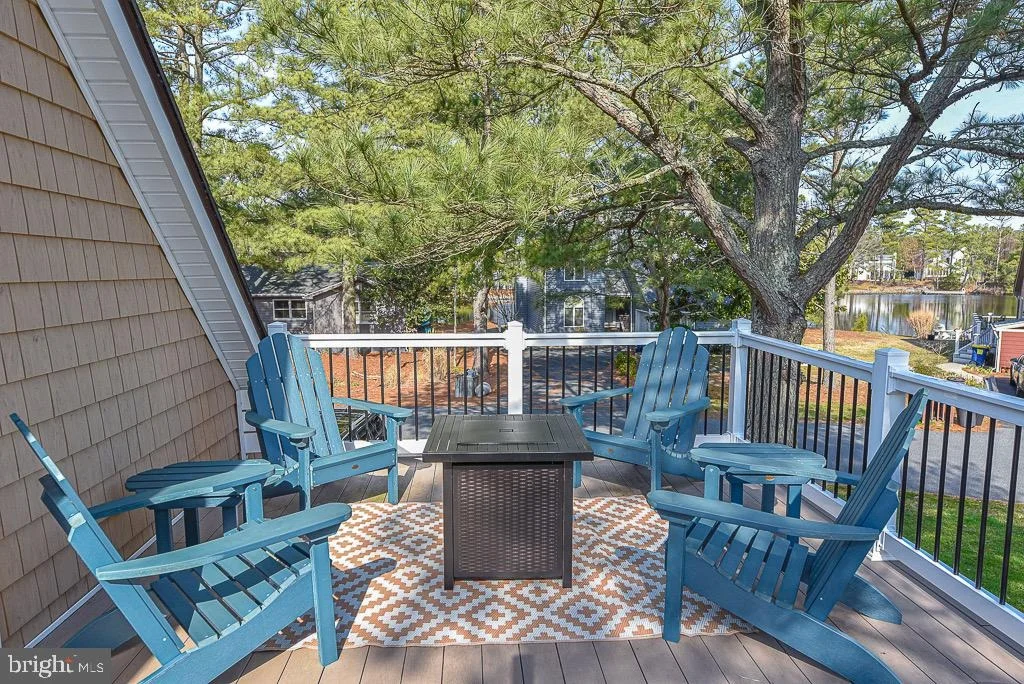 Photo of 956 LAKE VIEW DRIVE