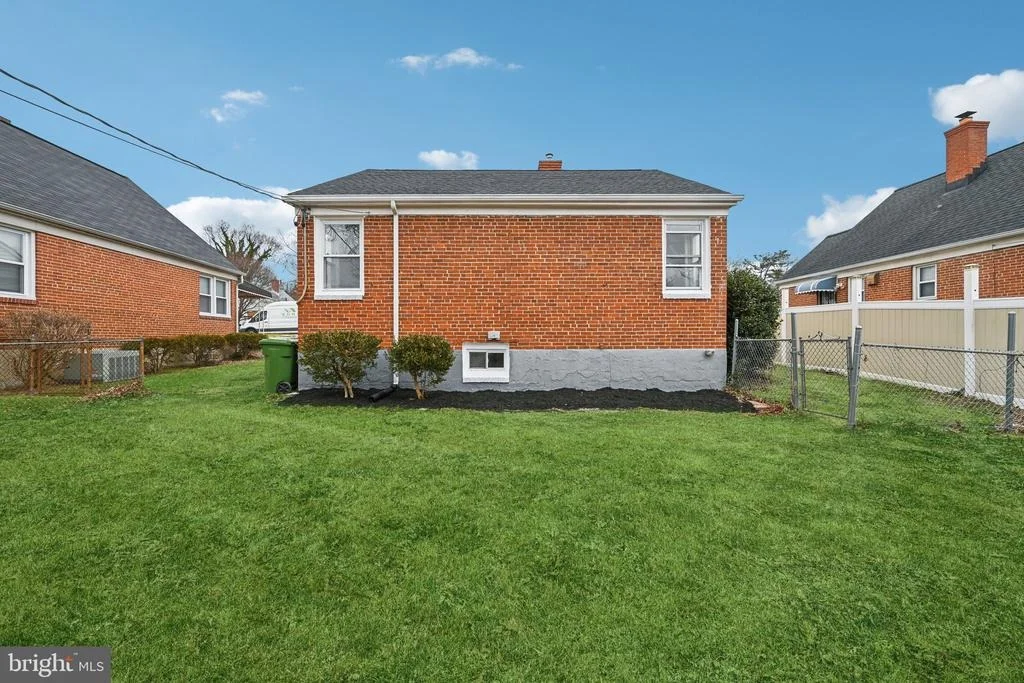 Photo of 4902 GILRAY DRIVE