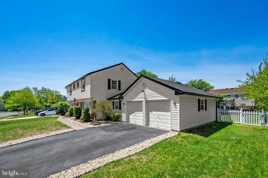 Photo of 4202 MINSTRELL LANE