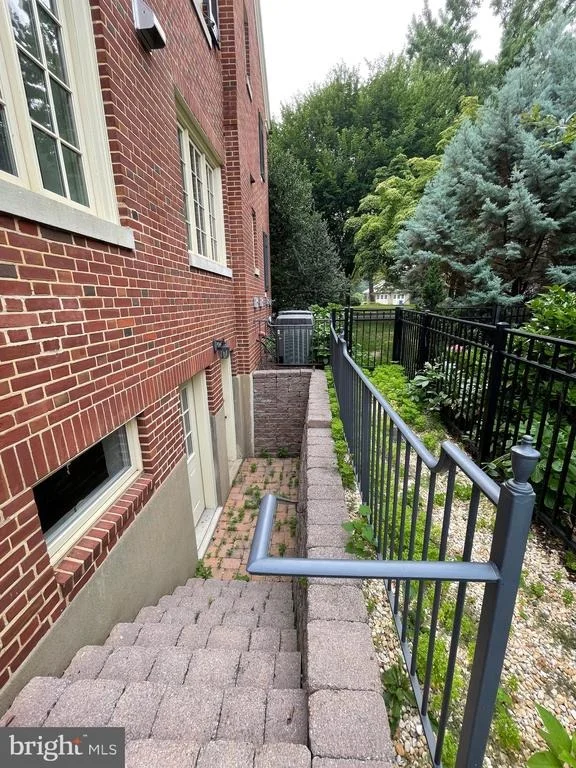 Photo of 310 UPPER COLLEGE TERRACE