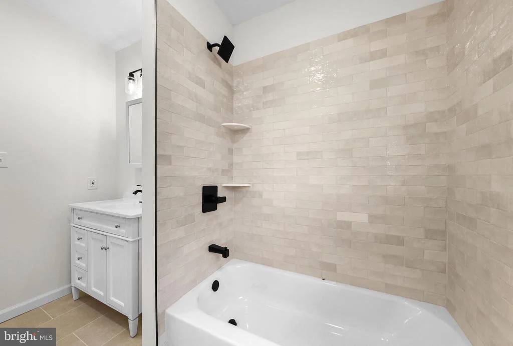 Photo of 865 N READ AVENUE