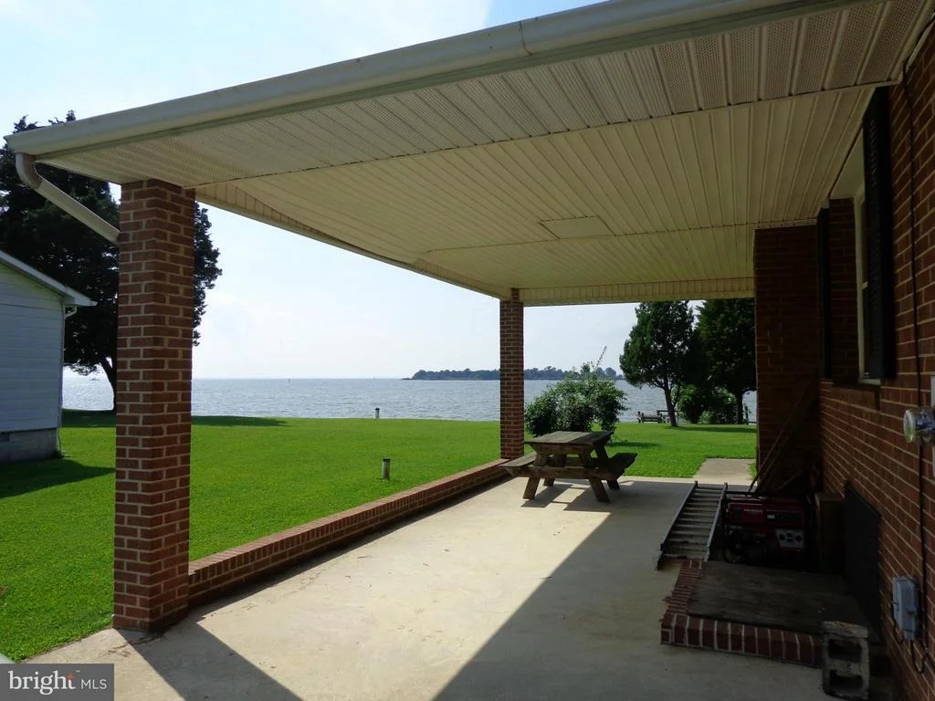 Photo of 20545 WATERLOO LANE