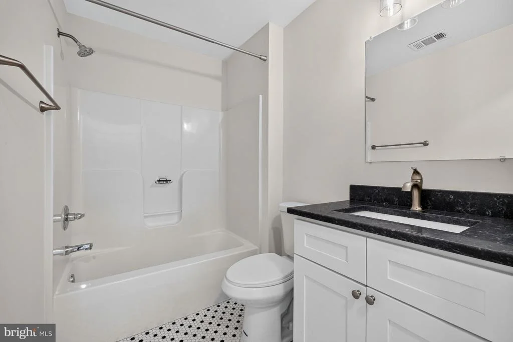 Photo of Unit 3D at 2501 COLERIDGE DRIVE