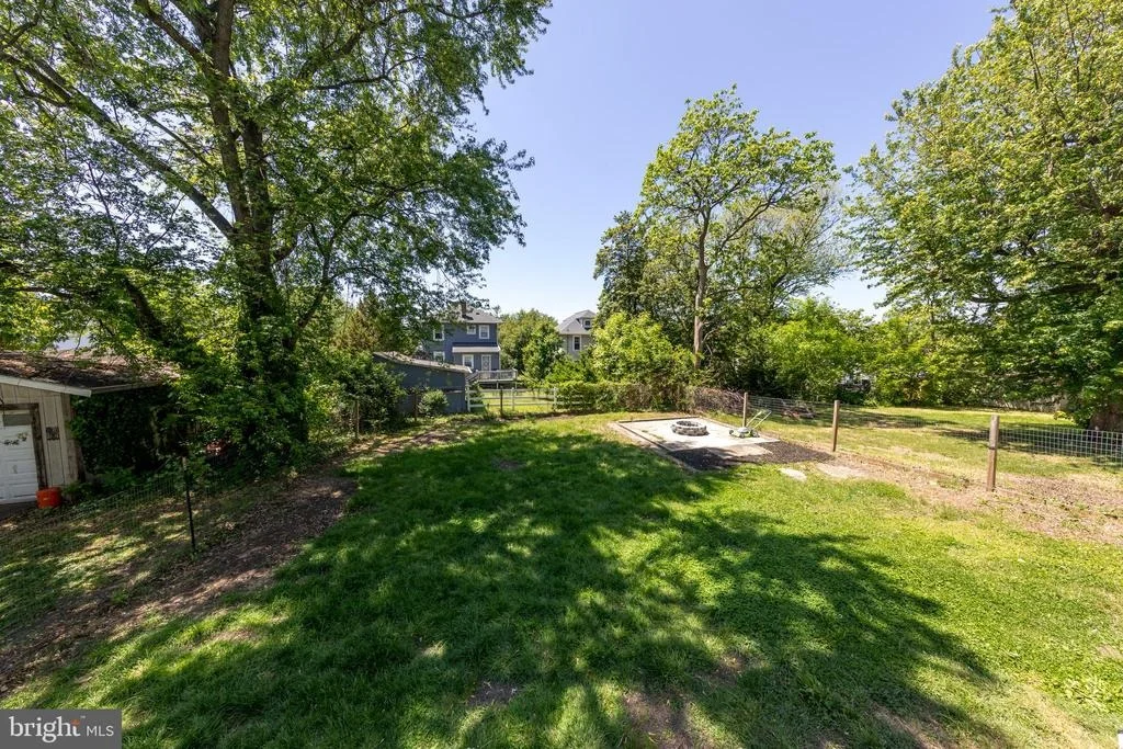 Photo of 1820 ARBUTUS AVENUE
