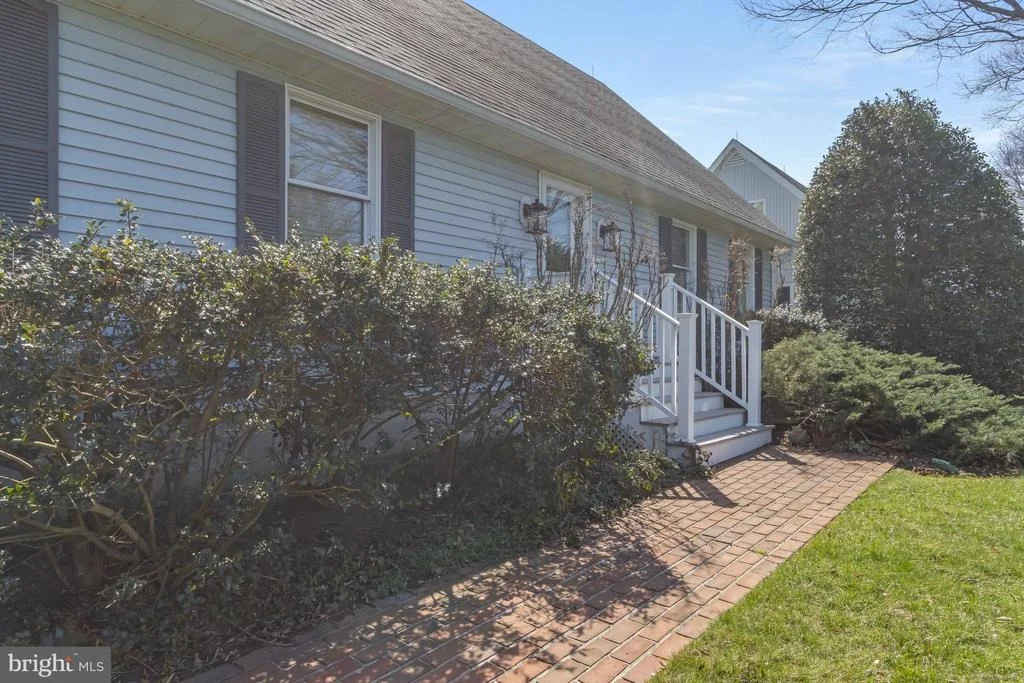 Photo of 15 HARBORVIEW ROAD