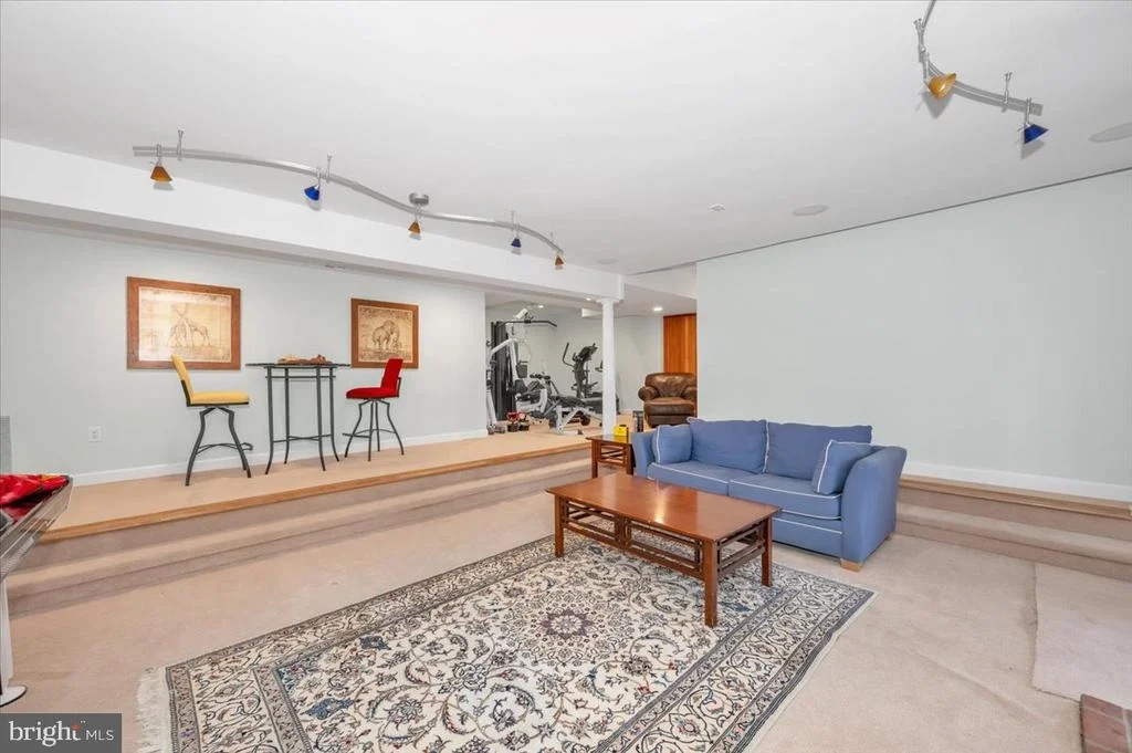 Photo of 10101 LLOYD ROAD