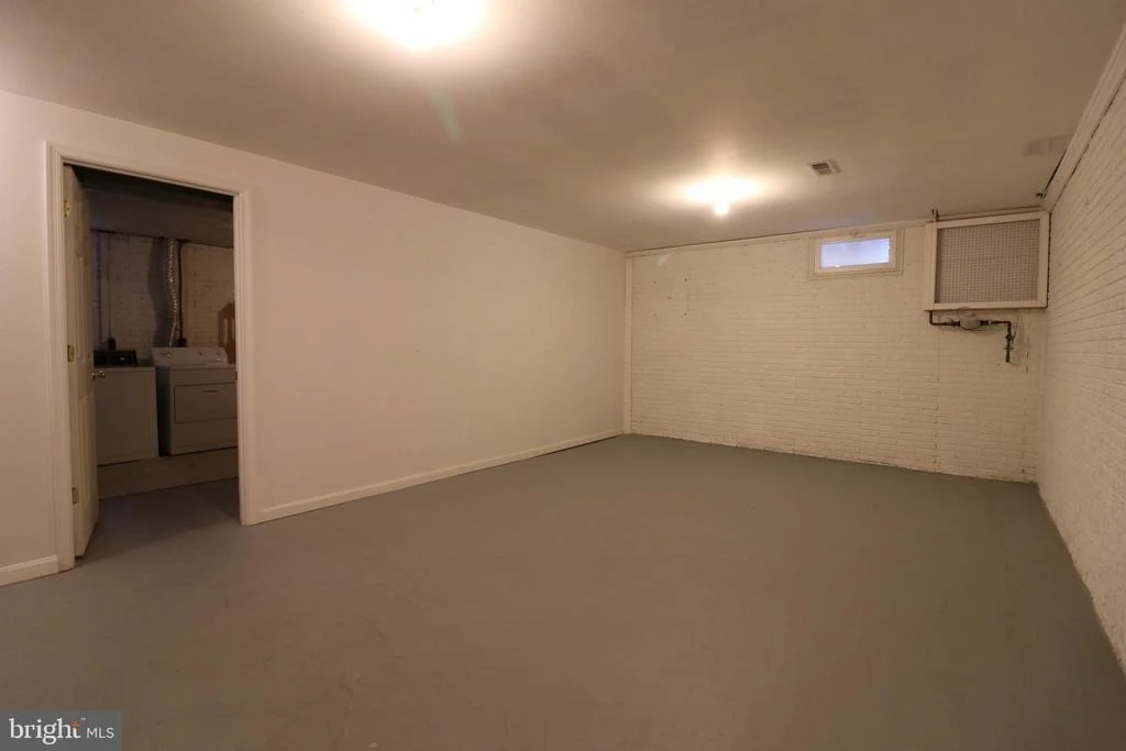 Photo of 17501 COLLIER CIRCLE