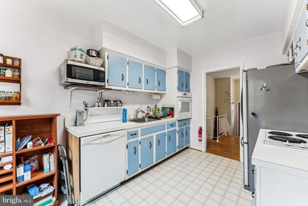 Photo of 921 LOXFORD TERRACE