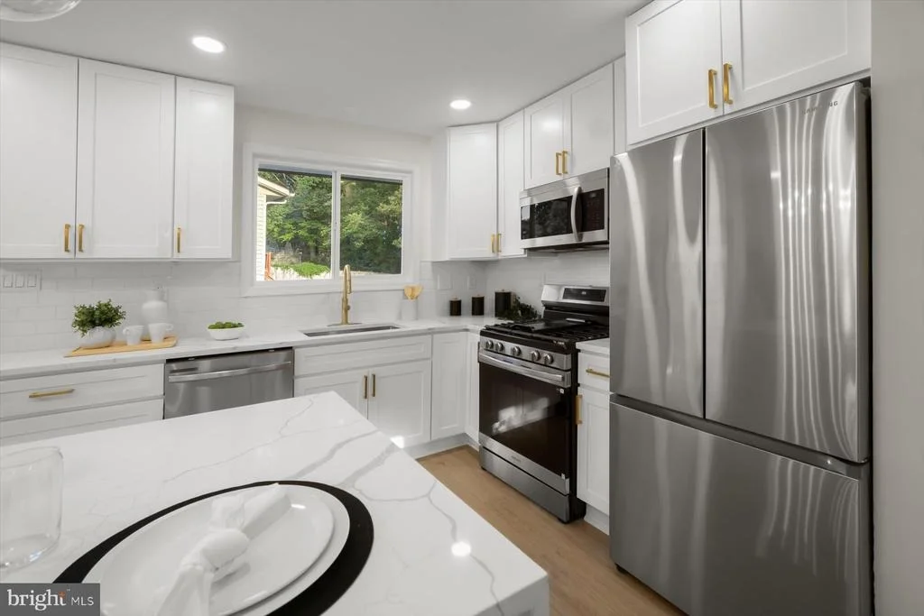 Photo of 5918 SOUTHGATE DRIVE
