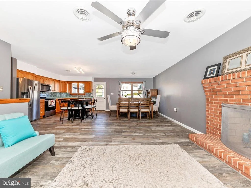 Photo of 9242 OAK TREE CIRCLE