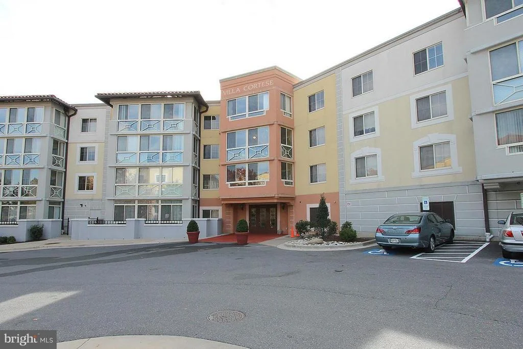 Photo of Unit 304 at 14800 PENNFIELD CIRCLE