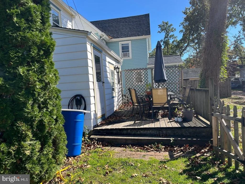 Photo of 2 EAST AVENUE