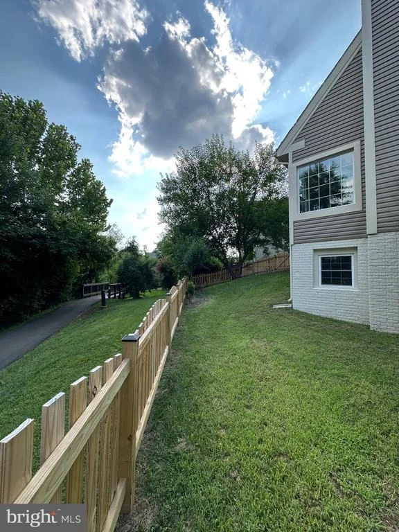 Photo of 43997 NEEDMORE COURT