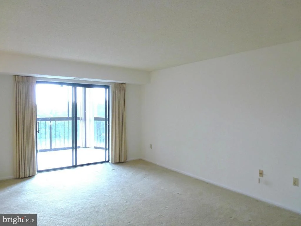 Photo of Unit 2902 at 15107 INTERLACHEN DRIVE