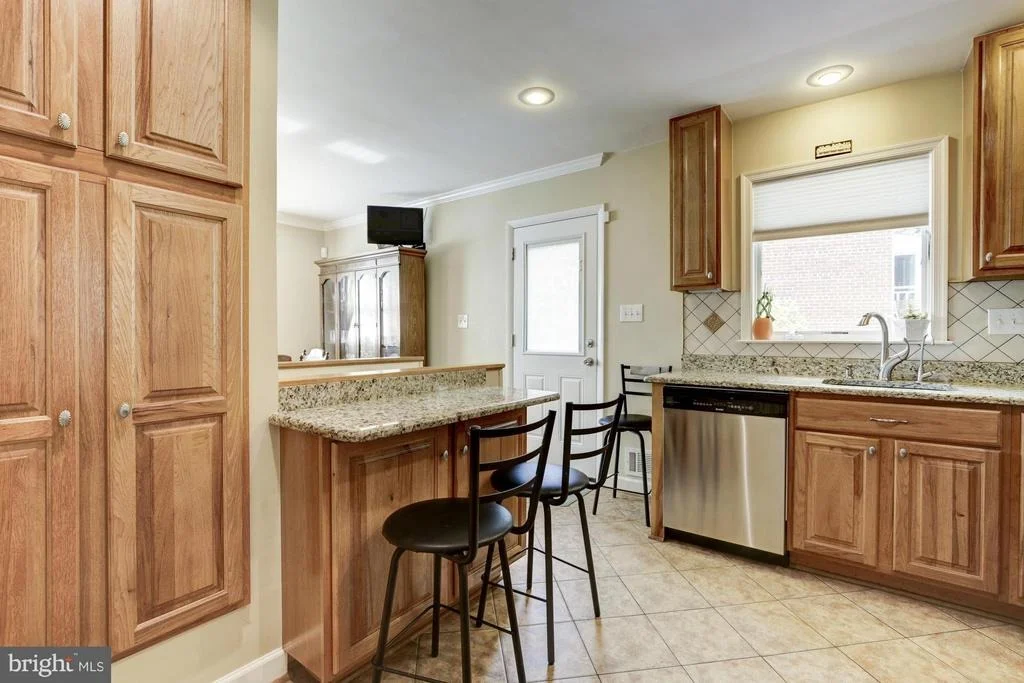 Photo of 1305 OAKVIEW DRIVE