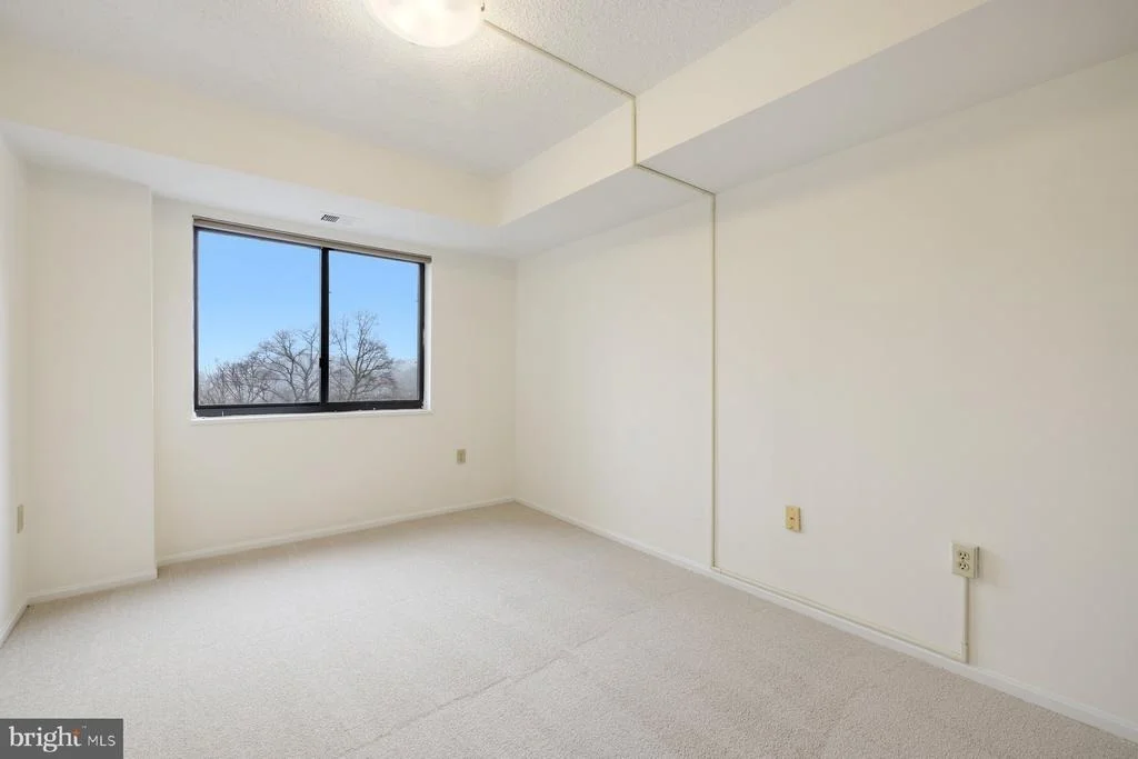 Photo of Unit 2801 at 15107 INTERLACHEN DRIVE