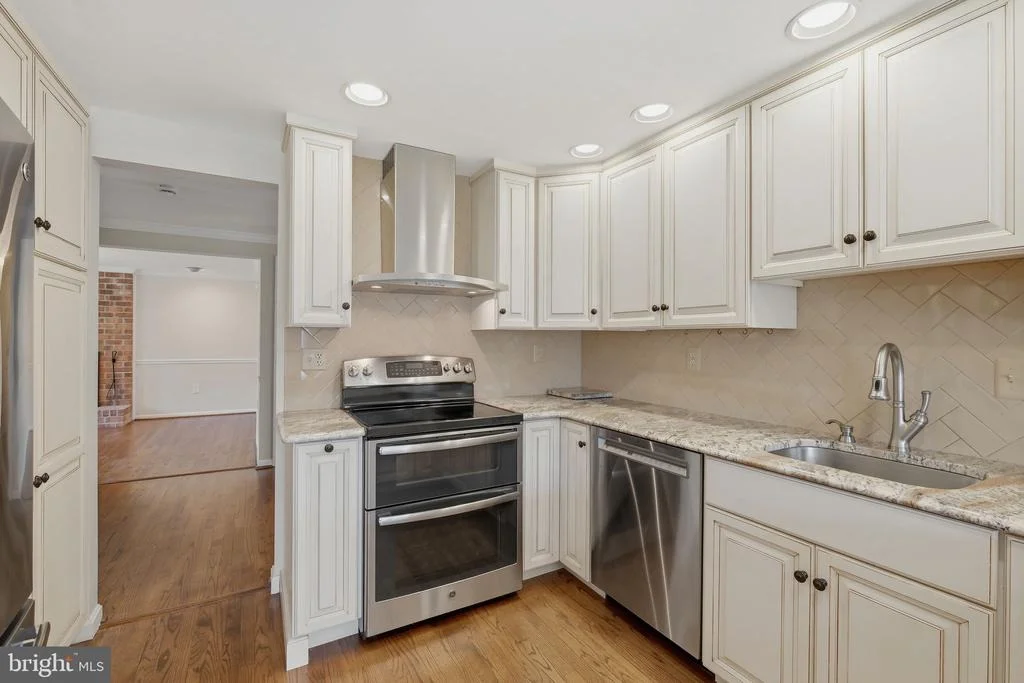 Photo of 1429 LONGHILL DRIVE