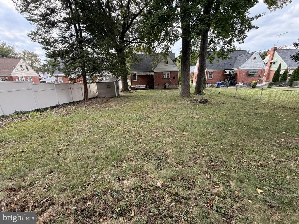 Photo of 6011 EASTERN PARKWAY