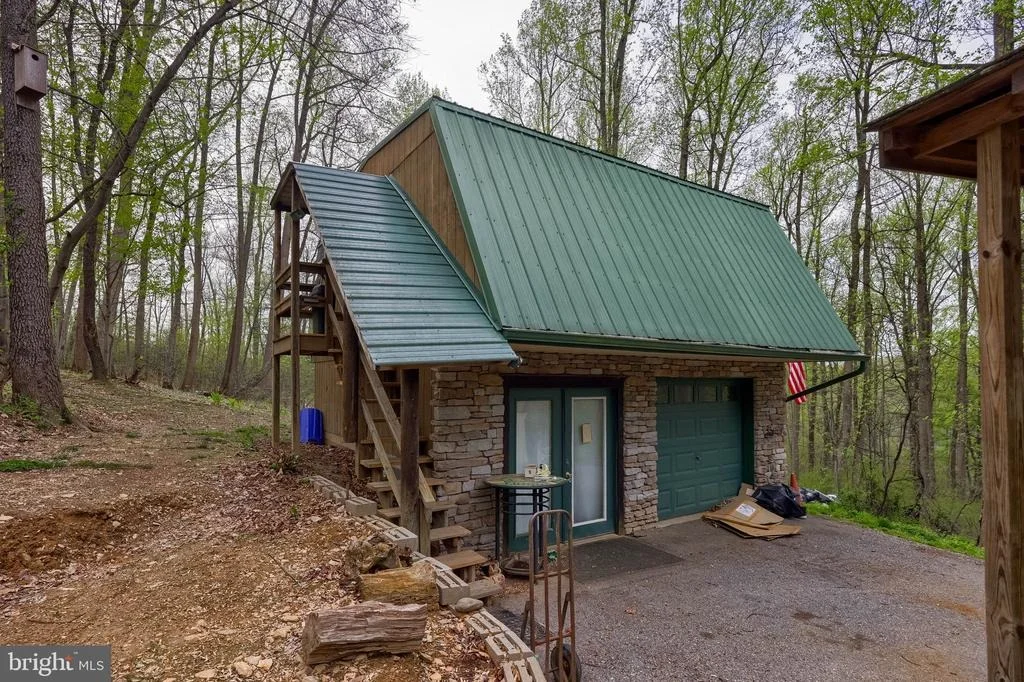 Photo of 171 FOX HOLLOW ROAD