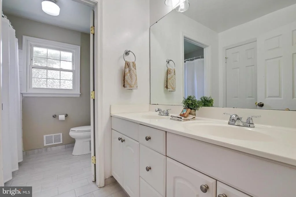 Photo of 1811 CLOVERMEADOW DRIVE