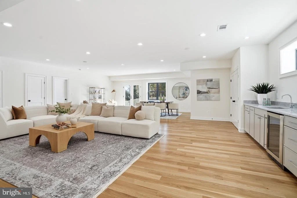 Photo of 6512 WILLIAMSBURG BOULEVARD