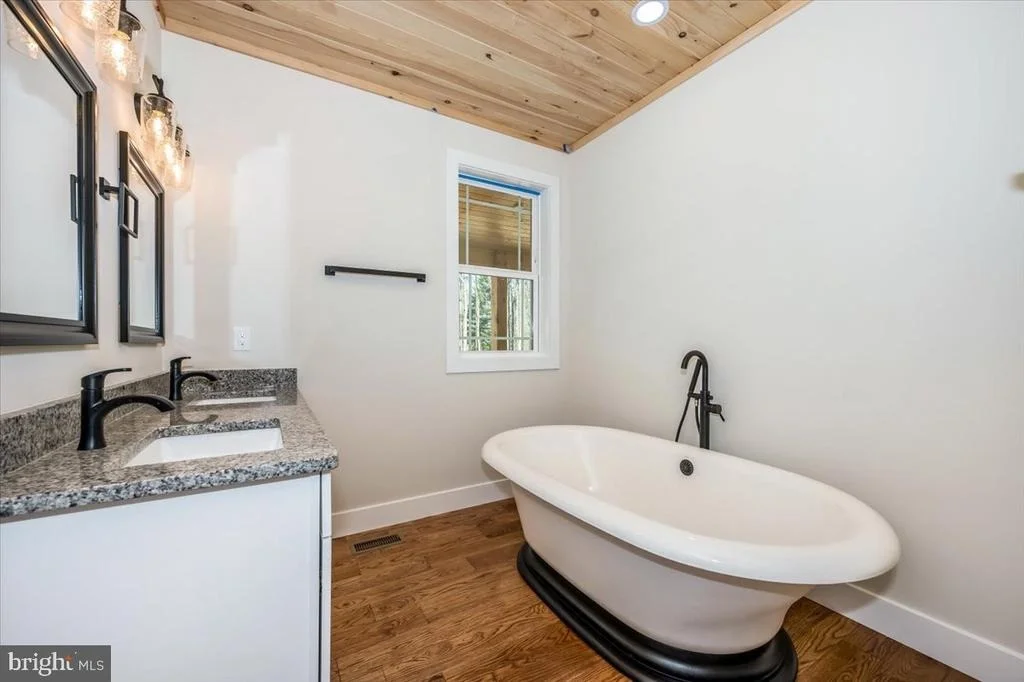 Photo of 460 SHADE TREE LANE