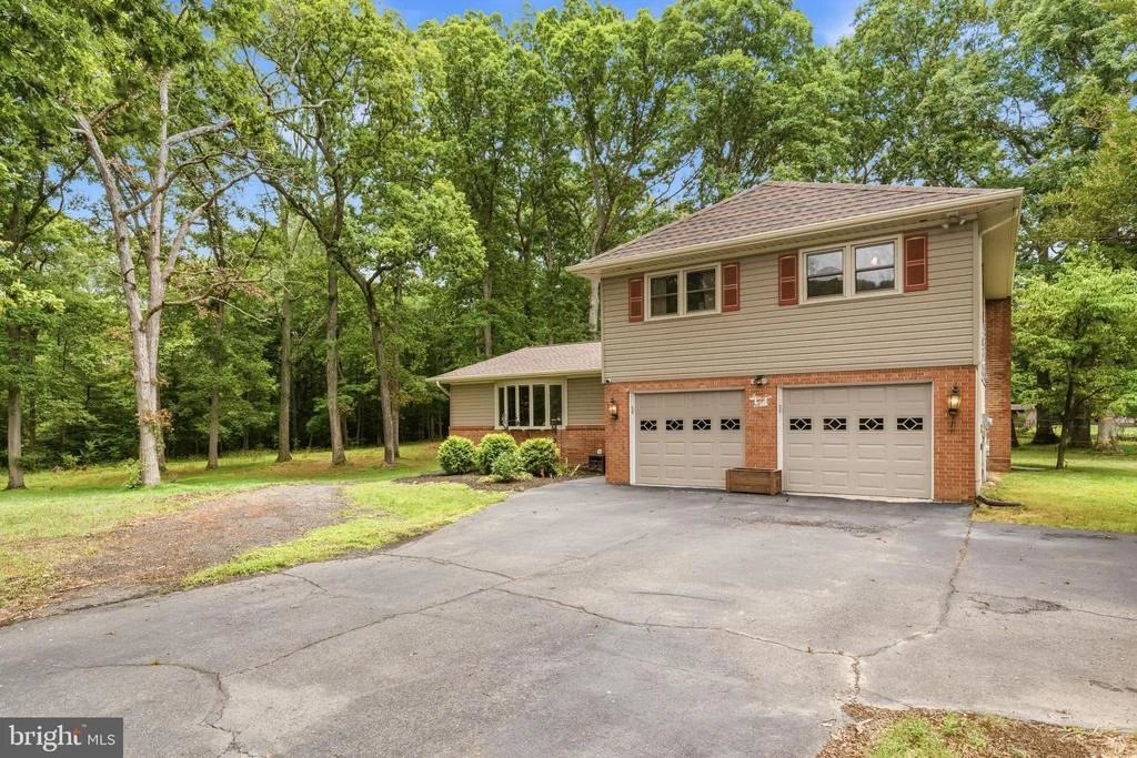 Photo of 6675 OAKWOOD CIRCLE