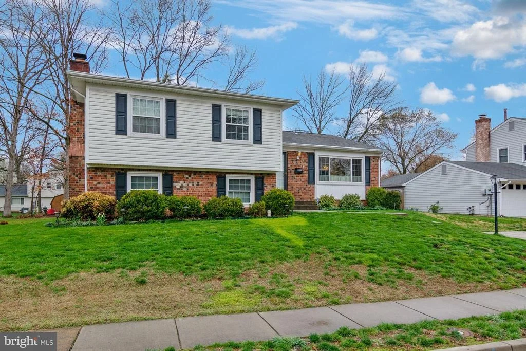 Photo of 9816 GREENVIEW LANE