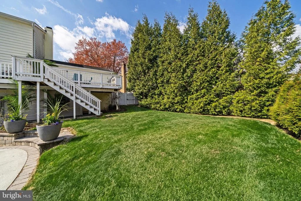 Photo of 6202 NETHERCOMBE COURT