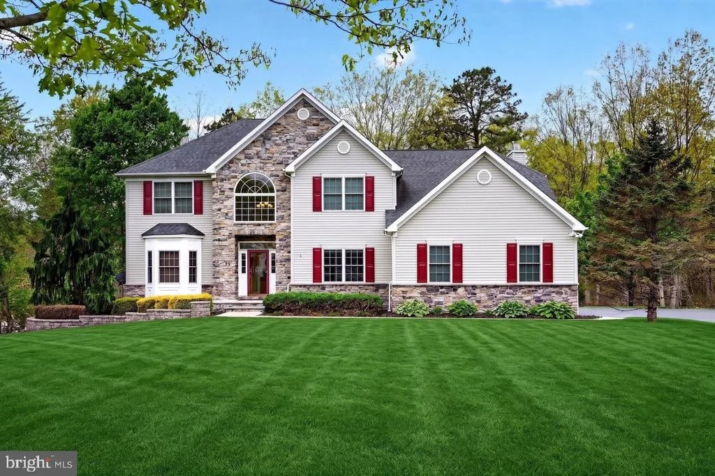 Photo of 77 HEMLOCK DRIVE