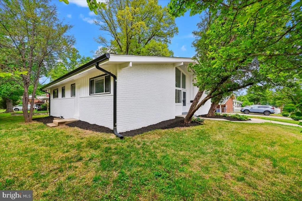 Photo of 1105 LAMBERTON DRIVE