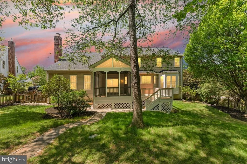 Photo of 817 KENNETH PLACE SE