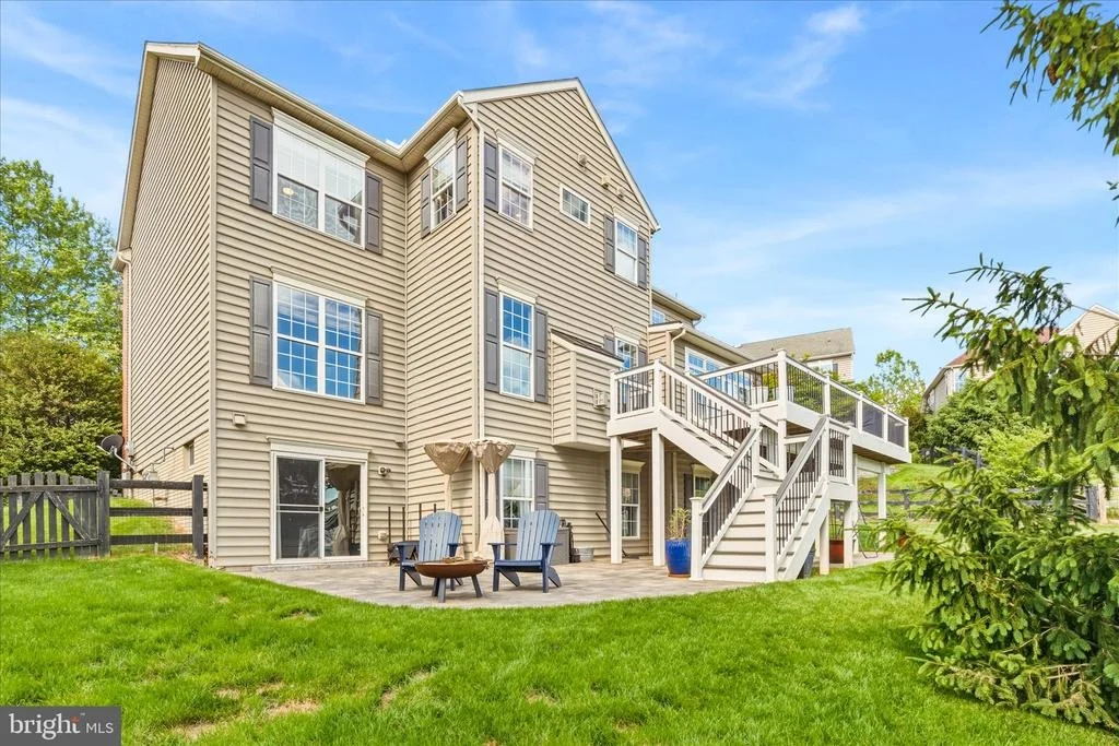Photo of 2258 W. GREENLEAF DRIVE