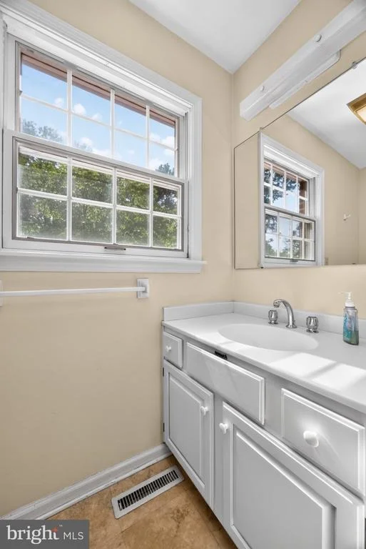 Photo of 10 CHILTON ROAD
