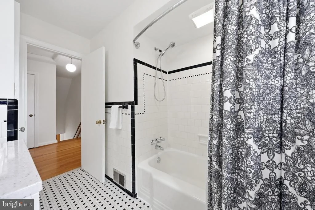 Photo of 412 CARROLL PARKWAY