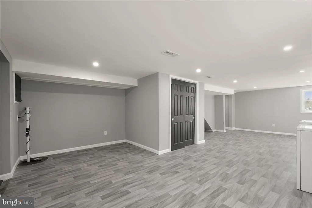 Photo of 750 CHARING CROSS ROAD