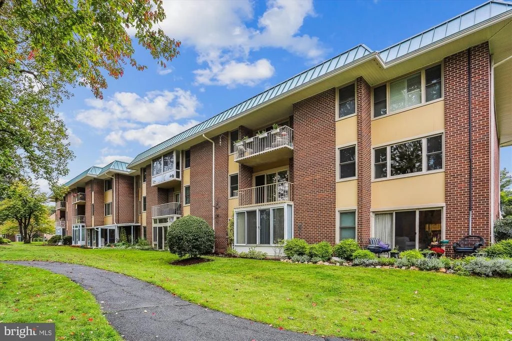 Photo of Unit 102D at 3640 GLENEAGLES DRIVE