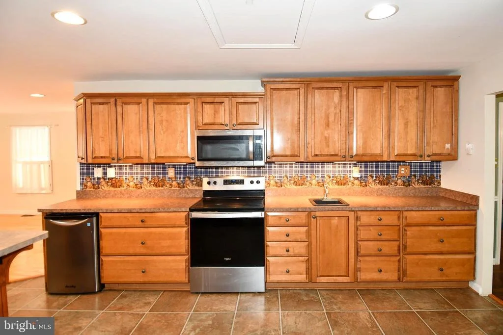 Photo of 8870 BROOK DRIVE