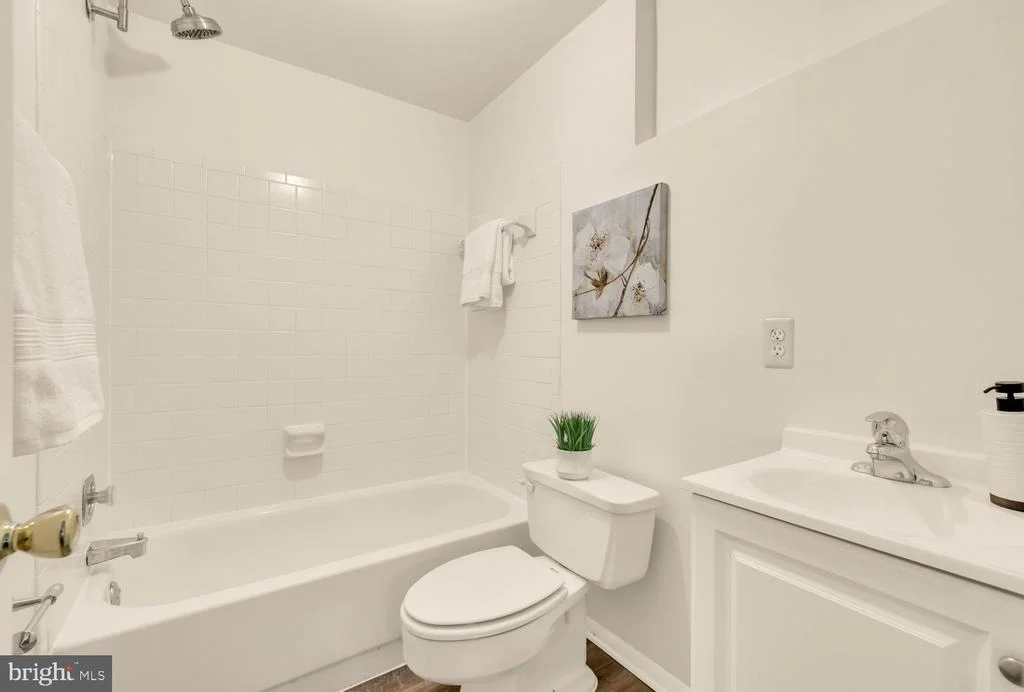 Photo of 12114 GREENLEAF AVENUE
