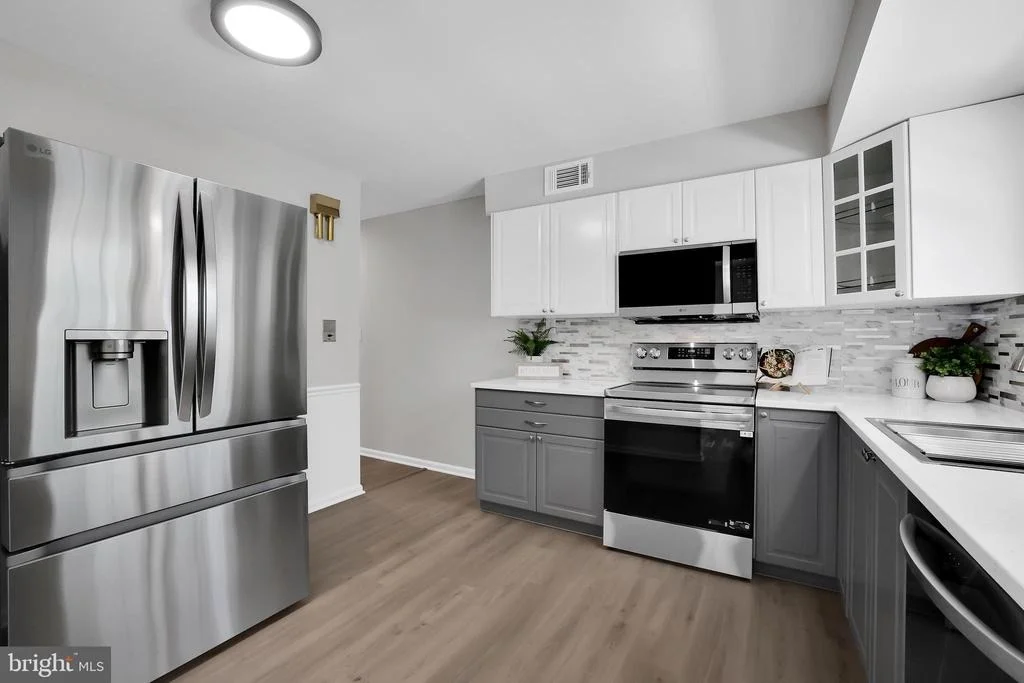 Photo of 833 LOXFORD TERRACE