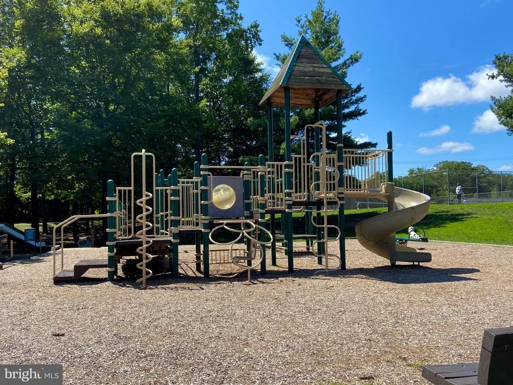 Photo of 15084 HOLLEYSIDE DRIVE