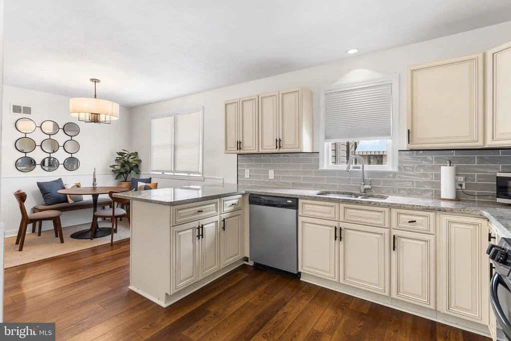 Photo of 600 MAPLE