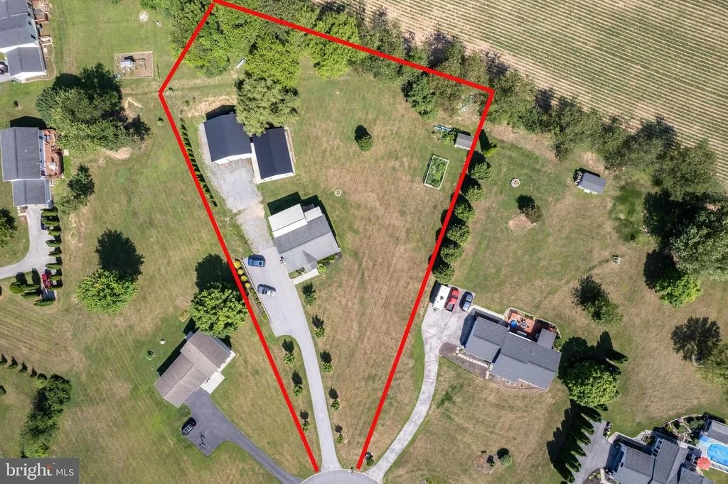 Photo of 596 FOOTPATH COURT