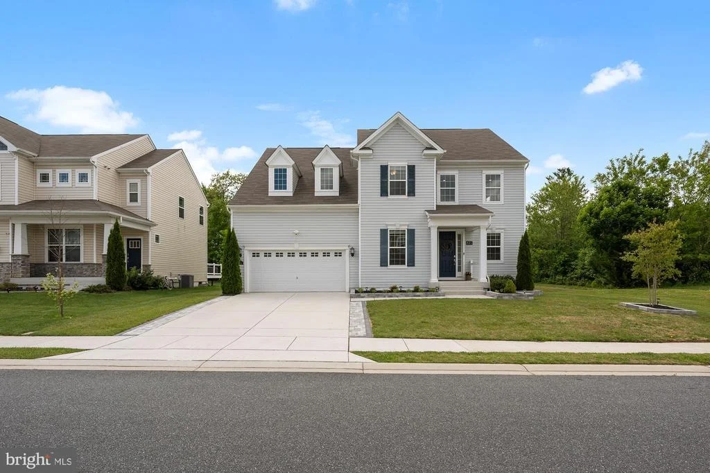 Photo of 821 BENTGRASS DRIVE