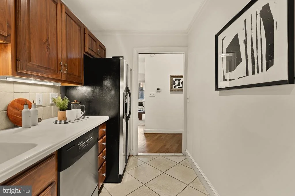 Photo of Unit 2 at 6 LOGAN CIRCLE NW