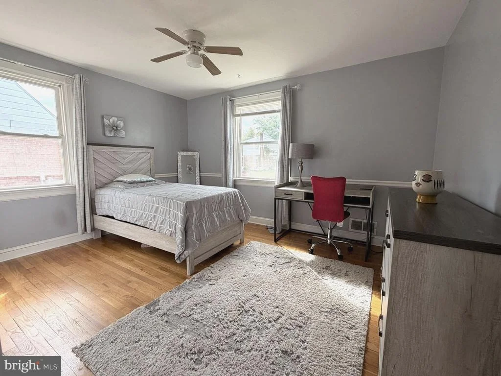 Photo of 6011 EASTERN PARKWAY
