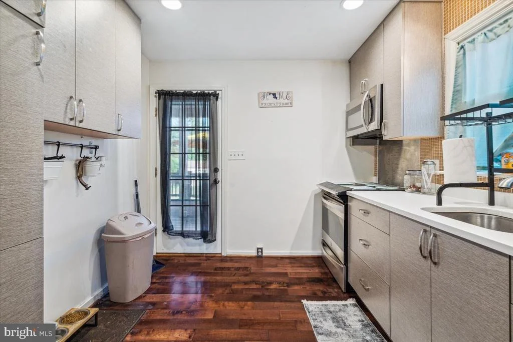 Photo of 604 LEE PLACE