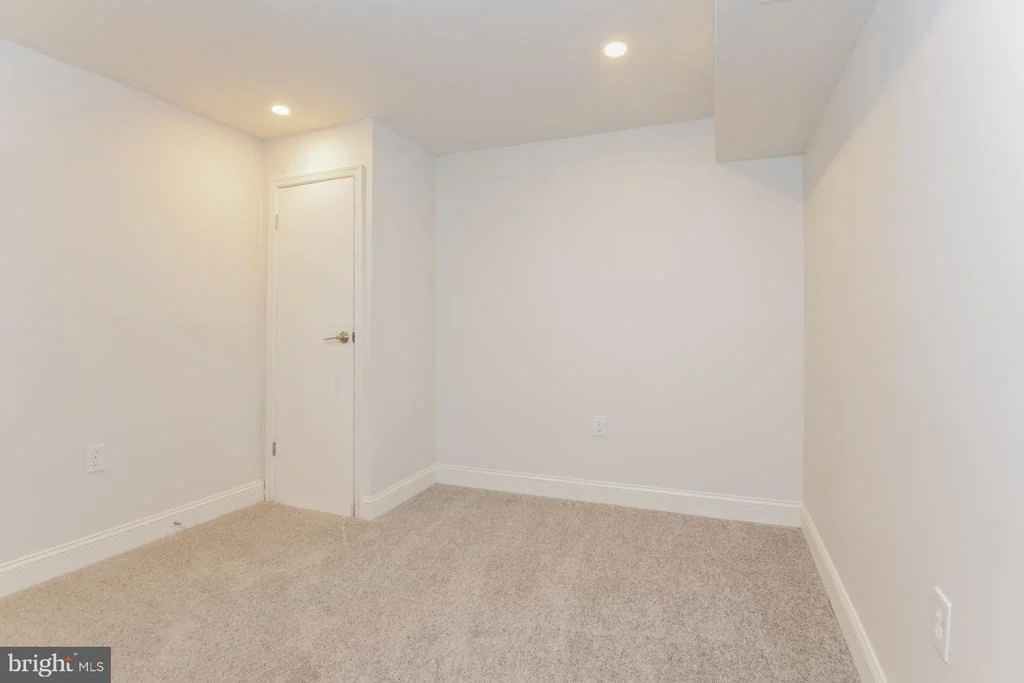 Photo of 10103 MEREDITH AVENUE