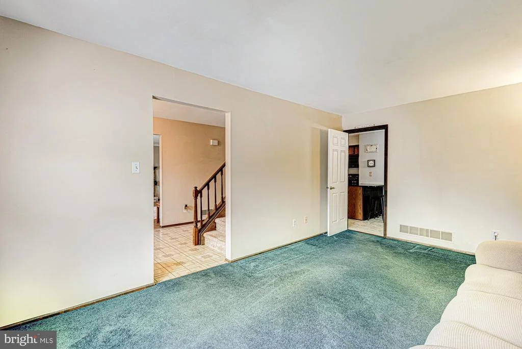 Photo of 8 RISA COURT
