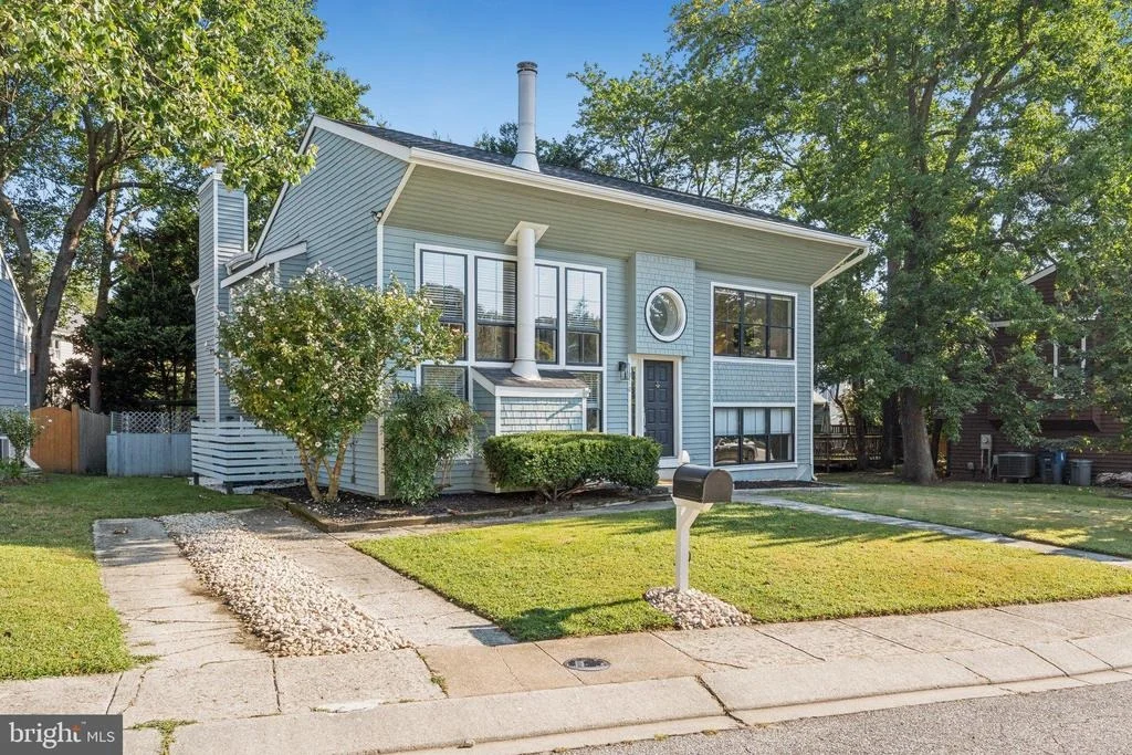 Photo of 910 LANGDON COURT